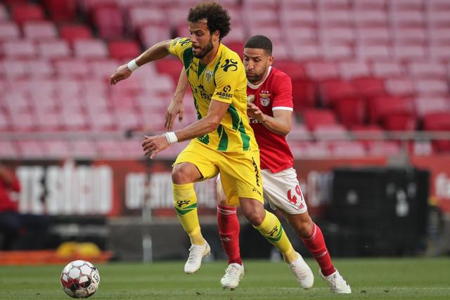 罗德里戈绯闻女友晒沙滩健美照 川字腹肌配小麦色